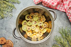 Компот из японской айвы Компот из японской айвы