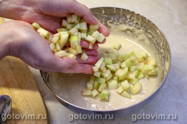 Пирог шарлотка из медового теста с яблоками