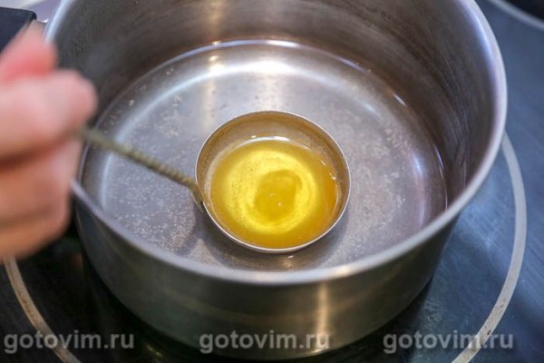 Пирог шарлотка из медового теста с яблоками