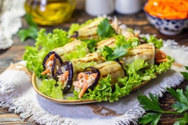 Рулетики из баклажана с морковью и сыром Рулетики из баклажана с морковью и сыром