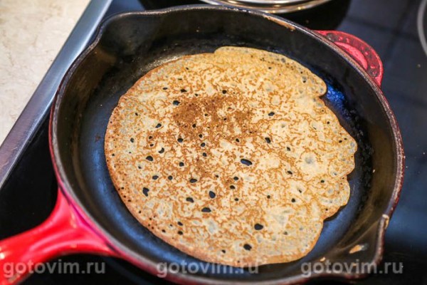 Улитки из блинов с икрой и творожным сыром Улитки из блинов с икрой и творожным сыром