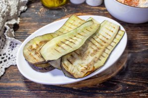 Рулетики из баклажана с морковью и сыром Рулетики из баклажана с морковью и сыром