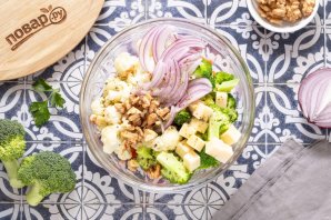 Салат из моркови, брокколи и цветной капусты Салат из моркови, брокколи и цветной капусты