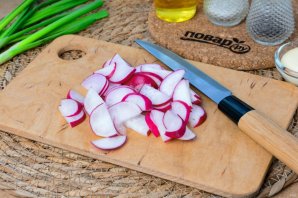 Салат с редиской и пекинской капустой Салат с редиской и пекинской капустой