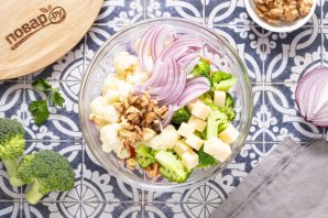 Салат из моркови, брокколи и цветной капусты Салат из моркови, брокколи и цветной капусты