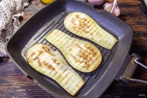 Рулетики из баклажана с морковью и сыром Рулетики из баклажана с морковью и сыром