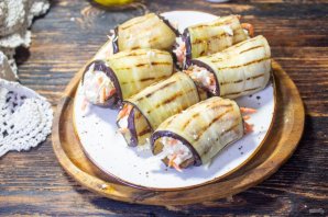 Рулетики из баклажана с морковью и сыром Рулетики из баклажана с морковью и сыром