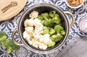 Салат из моркови, брокколи и цветной капусты Салат из моркови, брокколи и цветной капусты