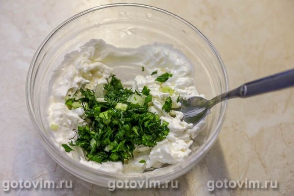 Улитки из блинов с икрой и творожным сыром Улитки из блинов с икрой и творожным сыром
