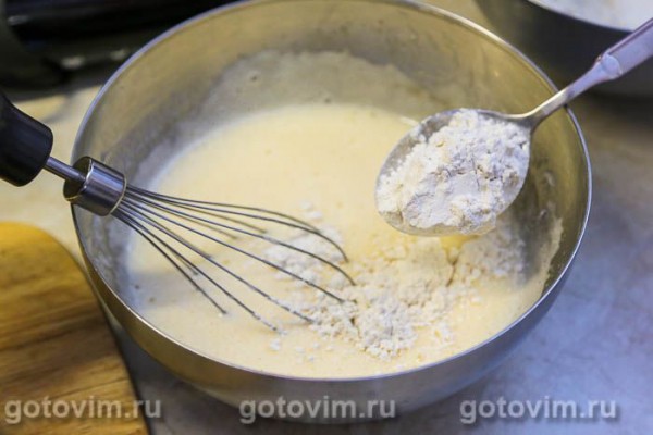 Пирог шарлотка из медового теста с яблоками