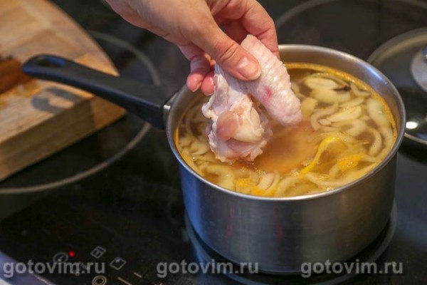 Куриные крылья в остром маринаде с медово-горчичной глазурью