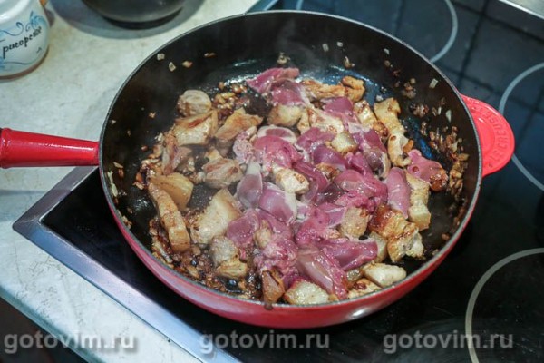 Поджарка из свинины с печенью