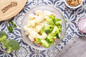 Салат из моркови, брокколи и цветной капусты Салат из моркови, брокколи и цветной капусты