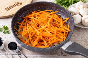 Фунчоза с шампиньонами Фунчоза с шампиньонами