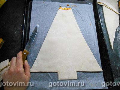 Пирог &laquo;Елочка&raquo; из слоеного теста с абрикосовым джемом