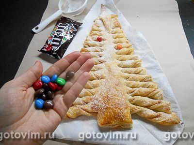 Пирог &laquo;Елочка&raquo; из слоеного теста с абрикосовым джемом