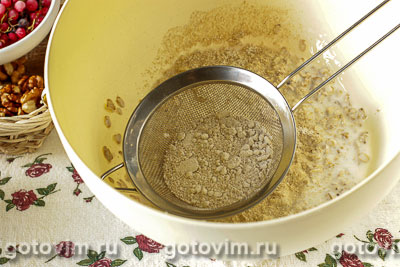 Маффины на кефире со смородиной и овсяными хлопьями