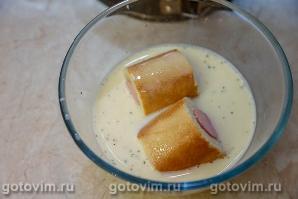 Пирог из багета с сосисками