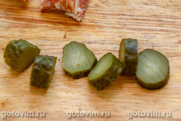 Закуска на шпажках с колбасой и сливочным сыром Закуска на шпажках с колбасой и сливочным сыром