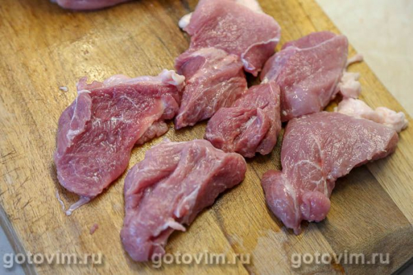 Свинина под шубой из сыра и вареного яйца