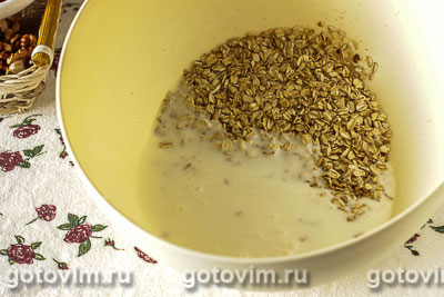 Маффины на кефире со смородиной и овсяными хлопьями