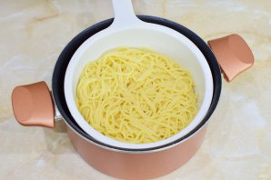 Спагетти с курицей в апельсиновом соусе Спагетти с курицей в апельсиновом соусе