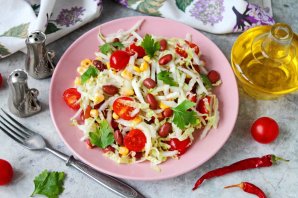 Салат с фасолью, капустой и кукурузой Салат с фасолью, капустой и кукурузой