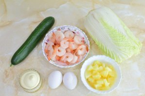 Салат с ананасом, креветками и пекинской капустой Салат с ананасом, креветками и пекинской капустой