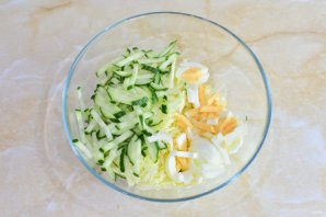 Салат с ананасом, креветками и пекинской капустой Салат с ананасом, креветками и пекинской капустой