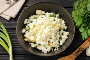 Салат с тунцом, кукурузой и сыром Салат с тунцом, кукурузой и сыром