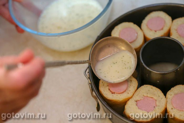 Пирог из багета с сосисками